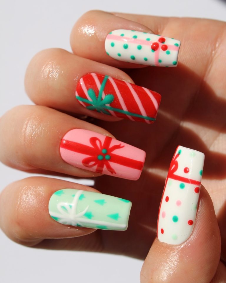 Unique Santa Nail Styles