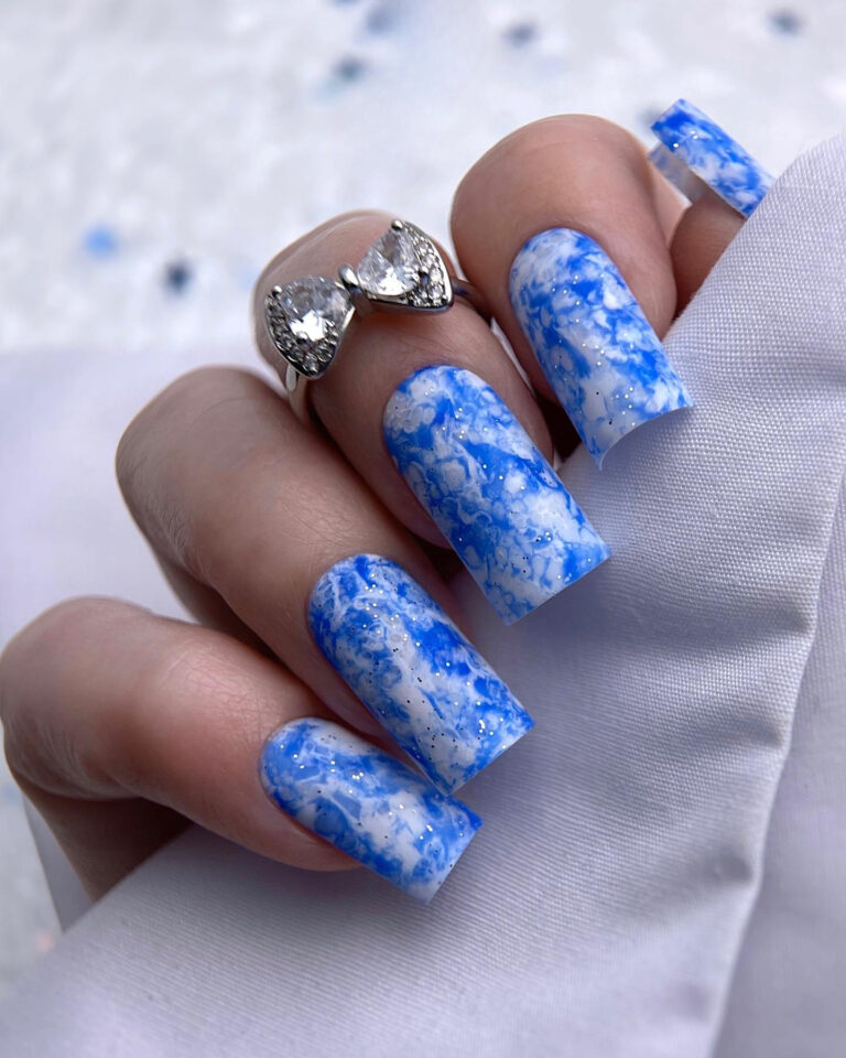 Christmas Snowflakes⁣ Nails