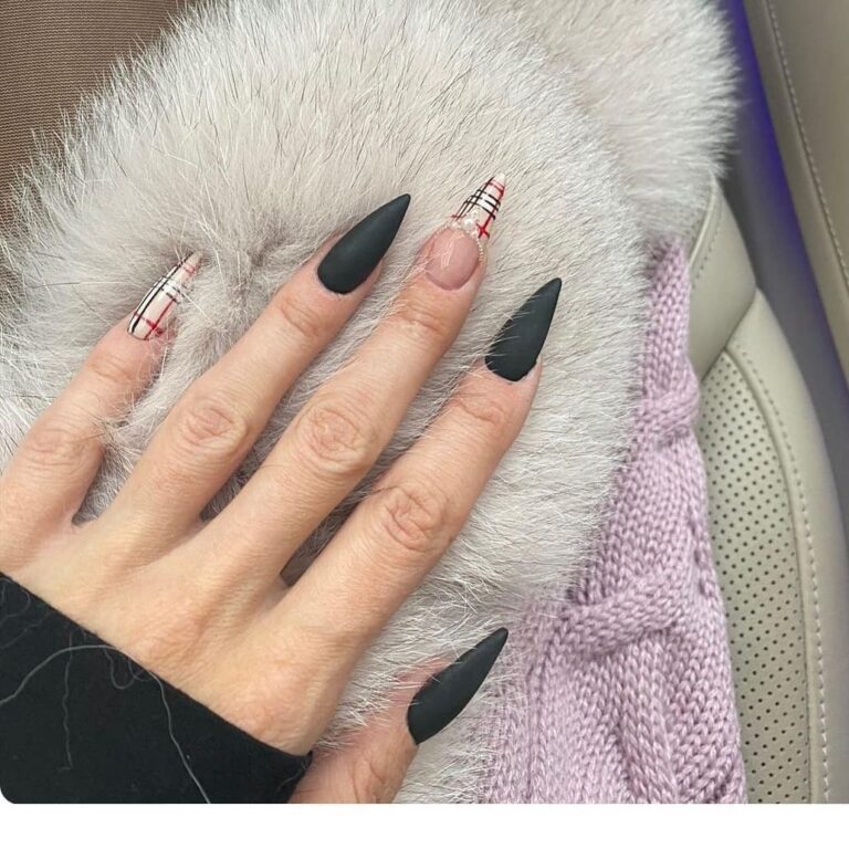 Trendy Matte Nails That Will Turn Heads Instantly