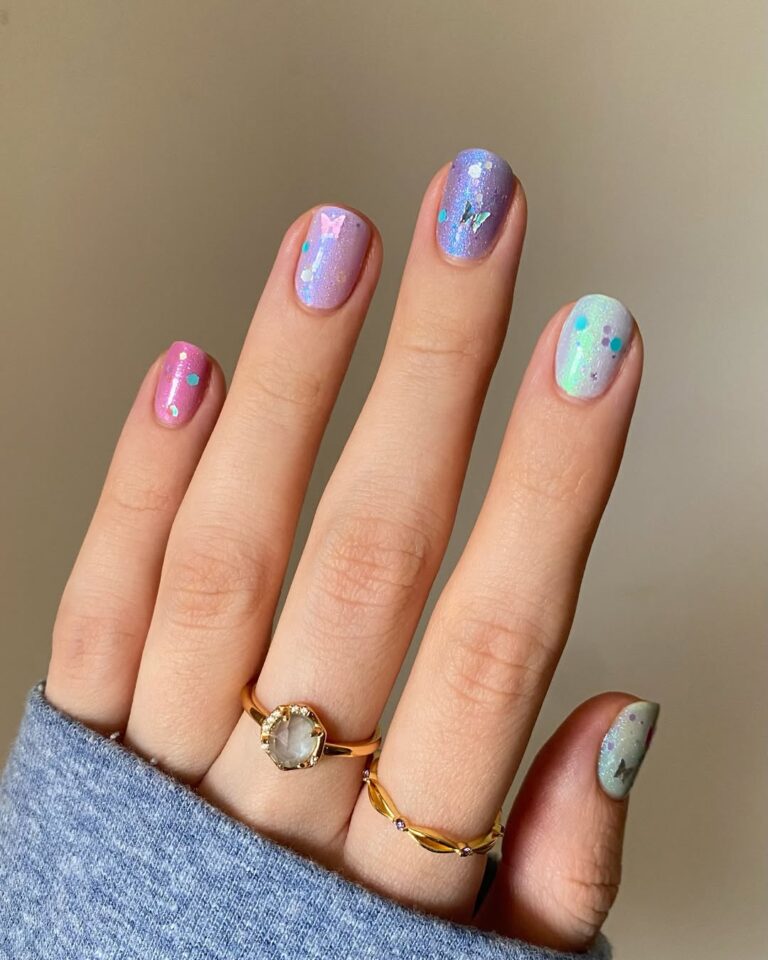 Soft Glitter Nail Ideas To Wear For Stunning Nails