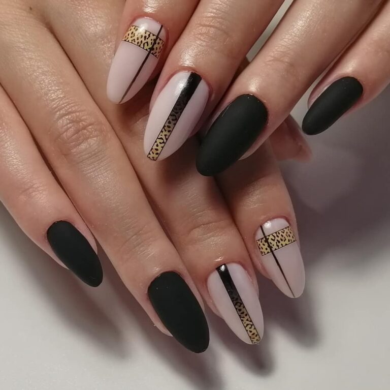 Shiny Chrome Nails For A Bold, Futuristic Look