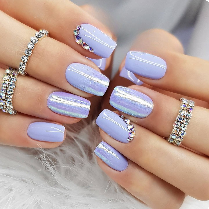 Chic Nails in Periwinkle Shade