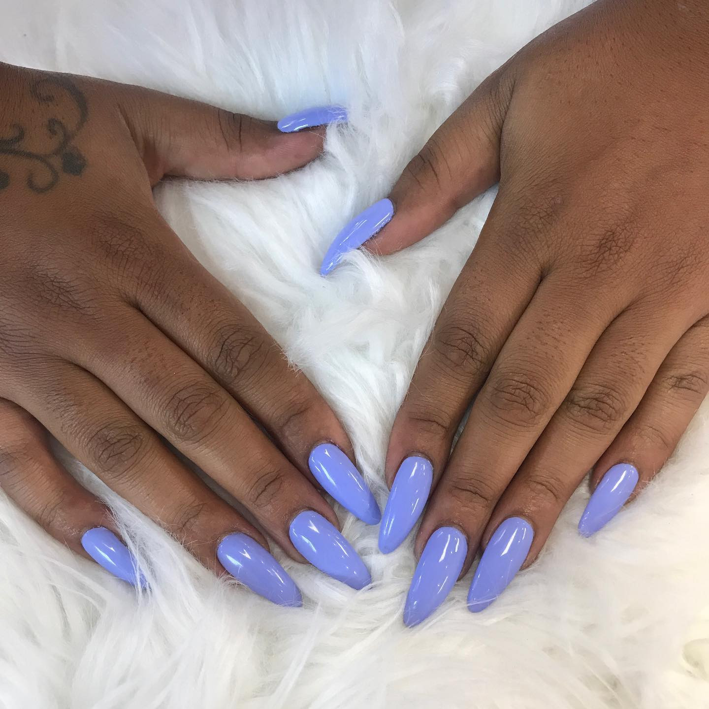 Soft Periwinkle Hues for Nails